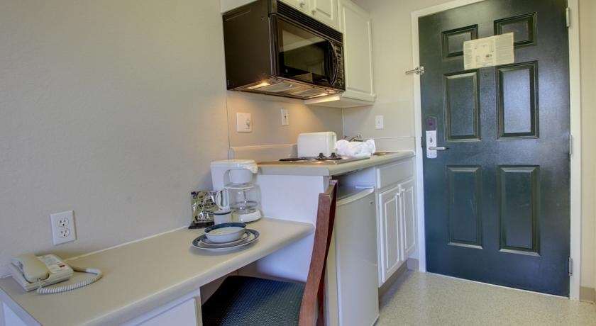 Intown Suites Extended Stay Greensboro Nc - Lanada Habitación foto