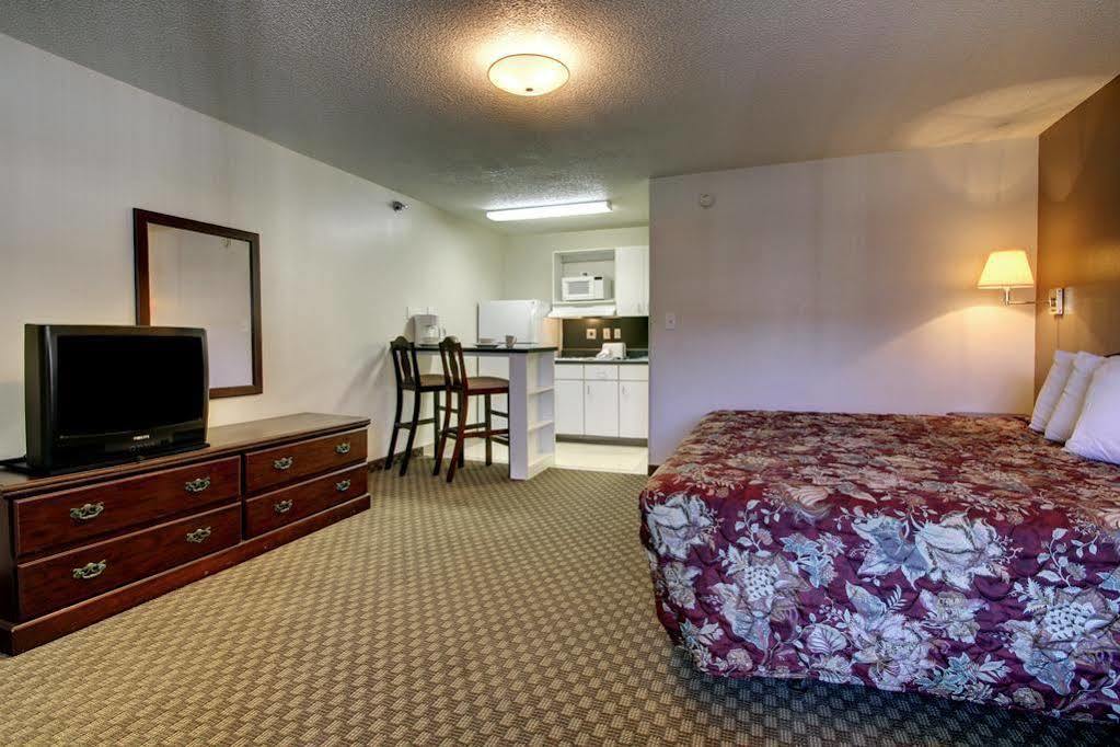 Intown Suites Extended Stay Greensboro Nc - Lanada Exterior foto