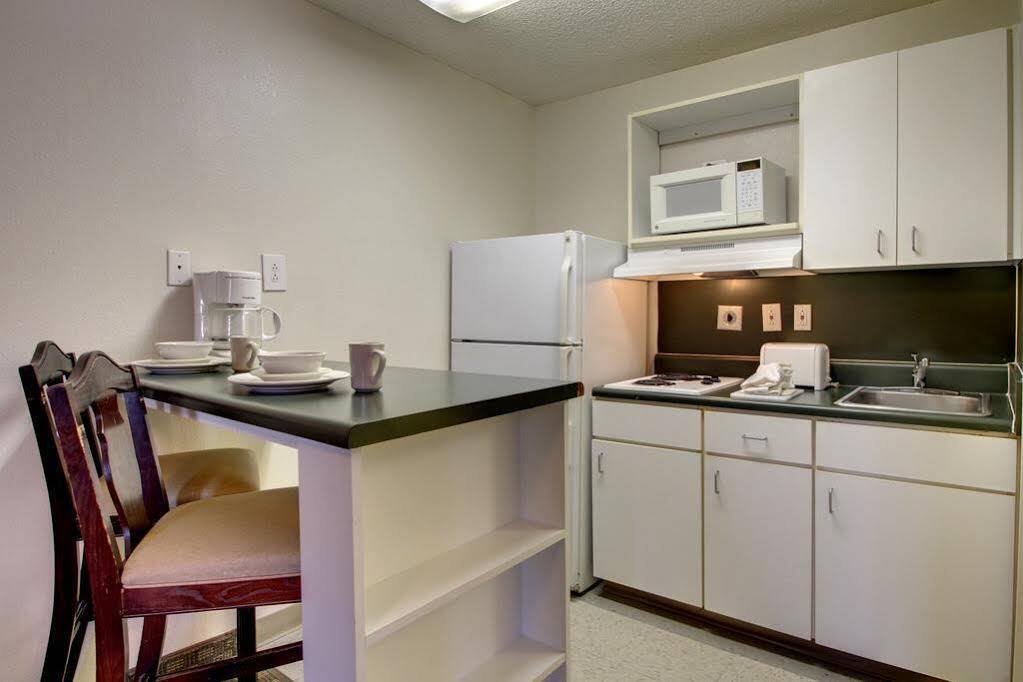 Intown Suites Extended Stay Greensboro Nc - Lanada Exterior foto